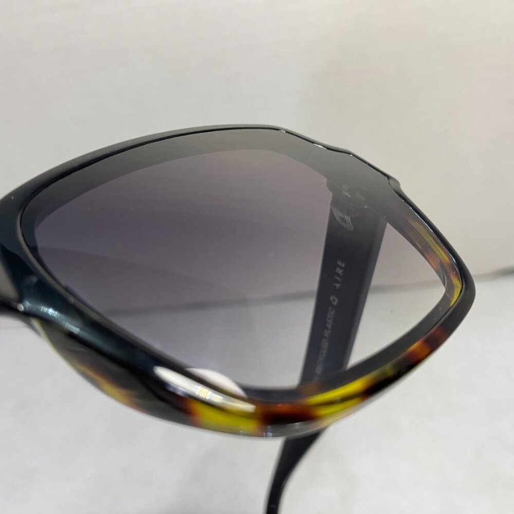 AIRE Fortuna Square Sunglasses Tort Splice Black Gradient - Picture 9 of 11